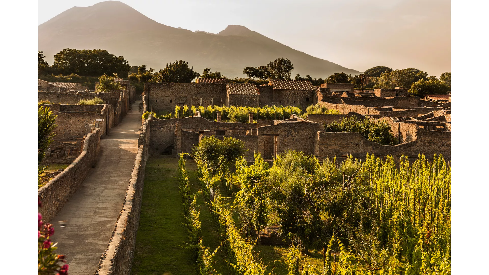 A JOURNEY THROUGH THE ARTISTIC AND HISTORIC SPIRIT OF MEDITERRANEAN COASTAL BEAUTY