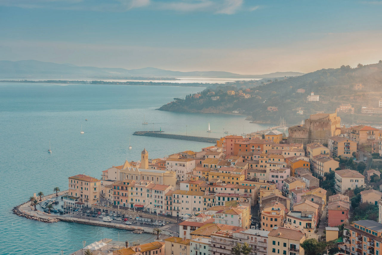 Prodloužená plavba klenotů antiky, sopečných panoramat a klidných pobřeží