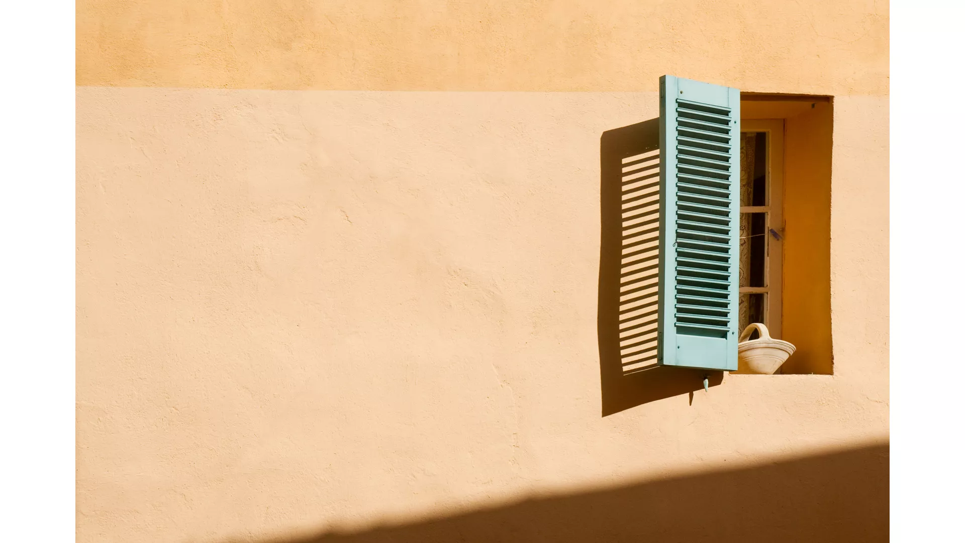 AN EXTENDED JOURNEY THROUGH MEDITERRANEAN CHARM, RUGGED BEAUTY AND ICONIC CULTURE