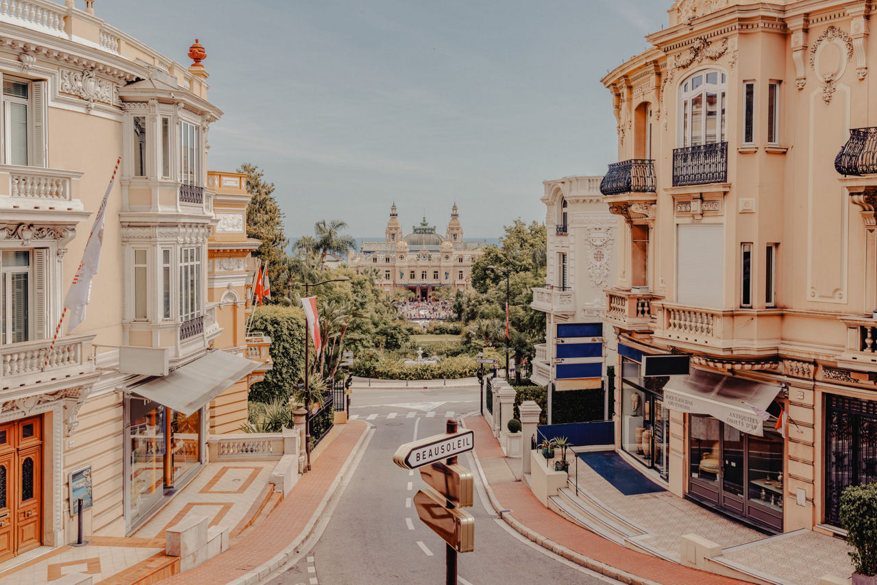 Prodloužená cesta po zářivých pobřežích a klidné kráse