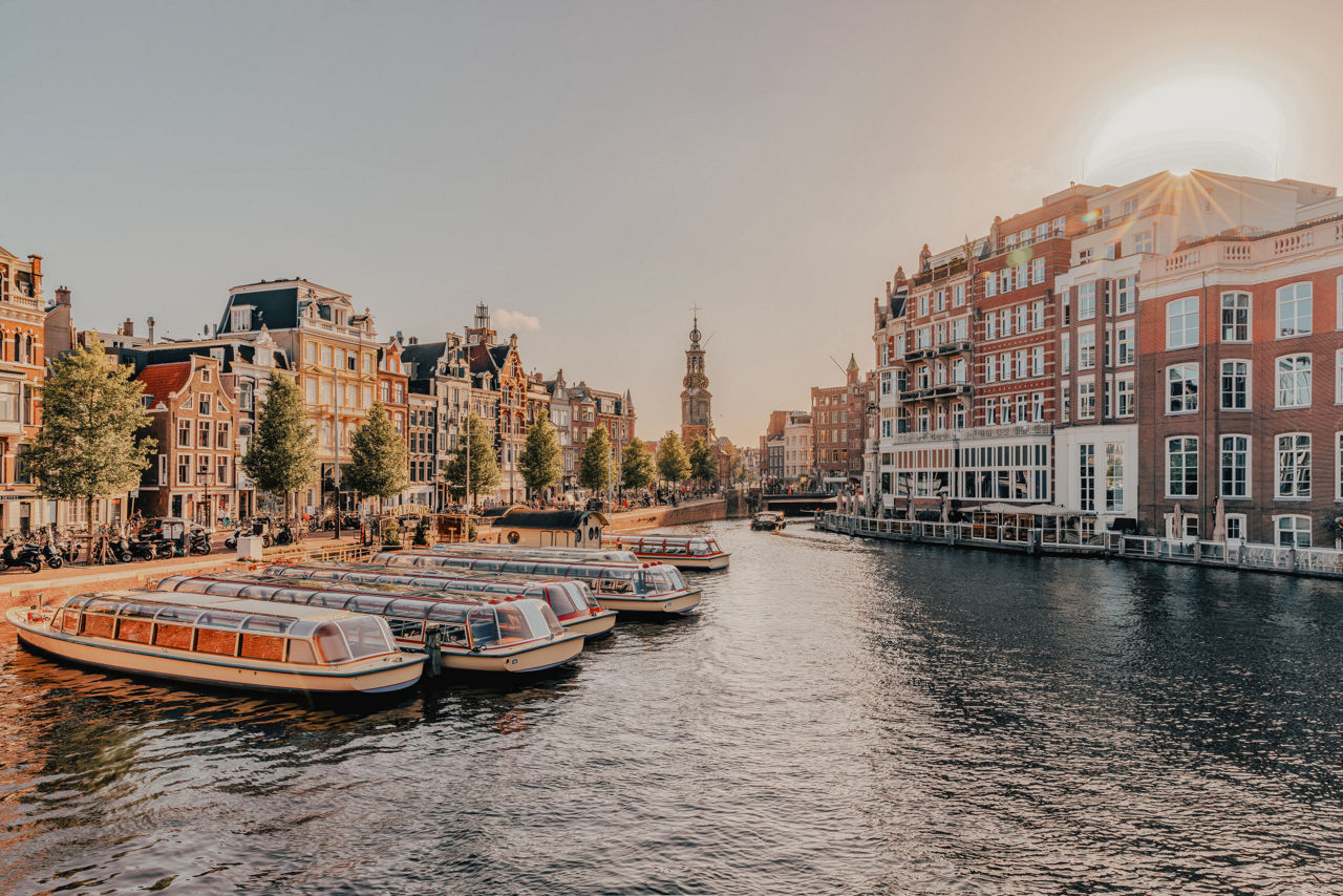 Plavba okouzlujícími vesničkami a nádhernými vodními scenériemi