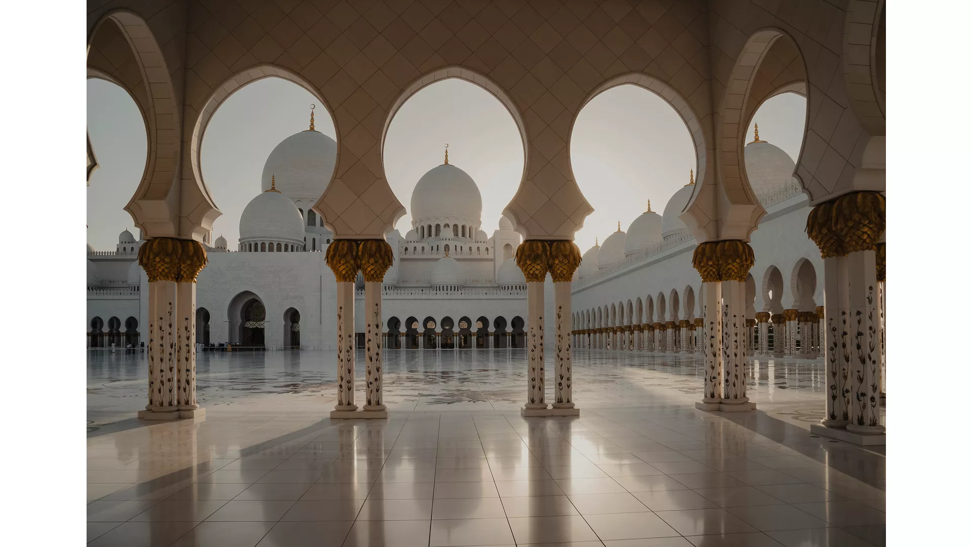 A JOURNEY OF ARABIAN SPARKLE & NEW YEAR’S MAGIC