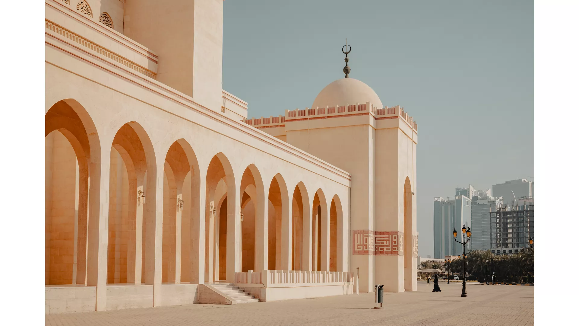 A JOURNEY FROM SHIMMERING SKYLINES TO THE GULF'S HIDDEN GEMS