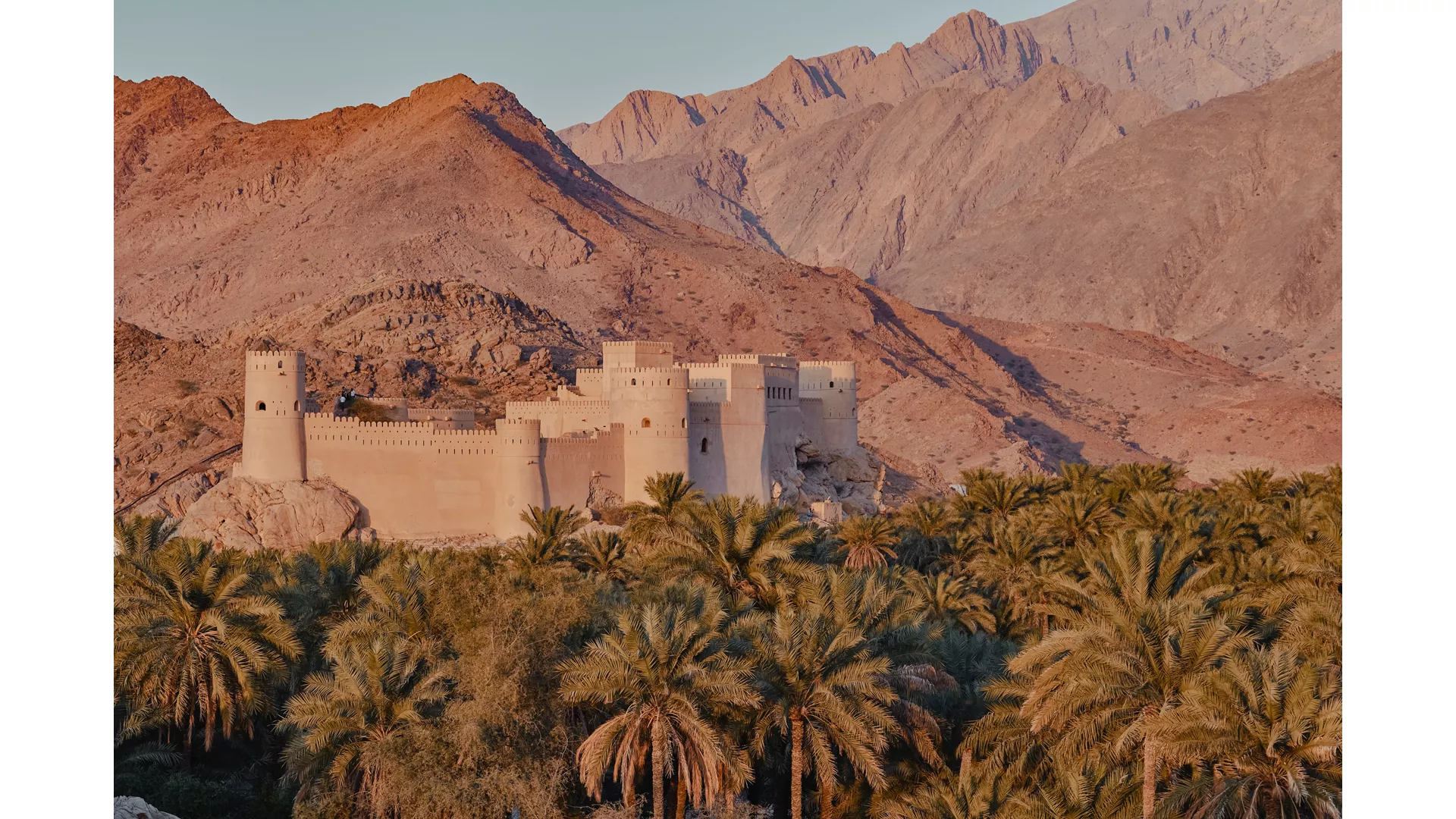 A JOURNEY OF ARABIAN MARVELS & SUMPTUOUS SOUKS