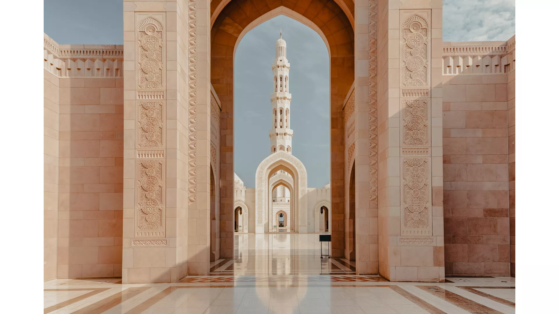 A JOURNEY FROM DESERT BEAUTY TO AROMATIC SOUKS & ANCIENT TEMPLES