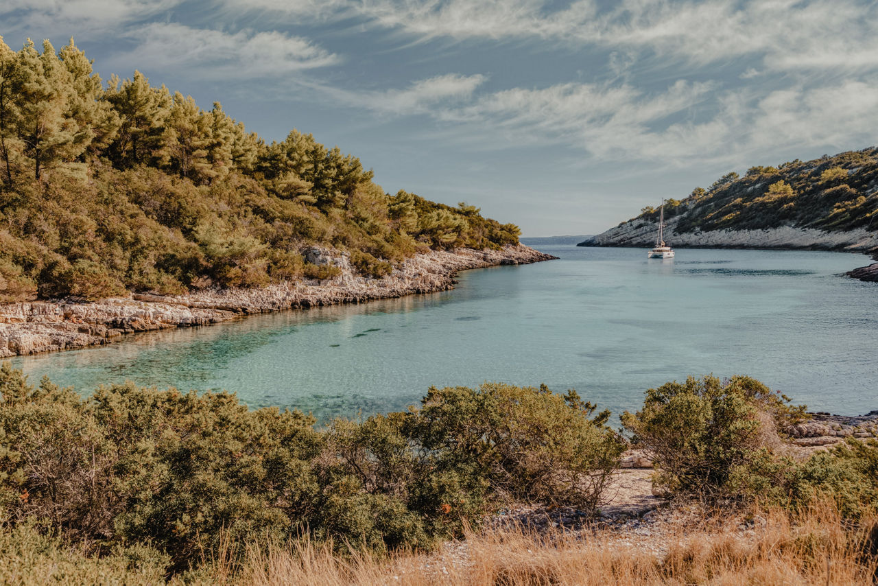 Prodloužená plavba kouzelnými ostrovy a zářivými pobřežími