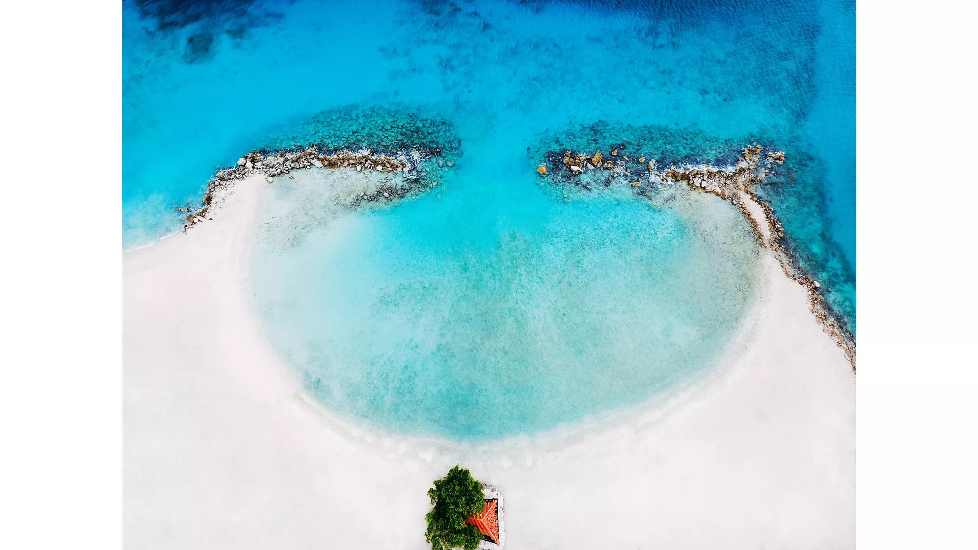 AN EXTENDED JOURNEY TO DELIGHTFUL ISLAND TOWNS AND TROPICAL TREASURES
