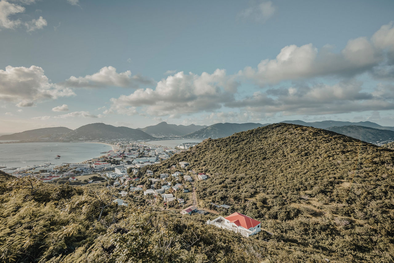 Prodloužená plavba modrými obzory a elegantními ostrovy