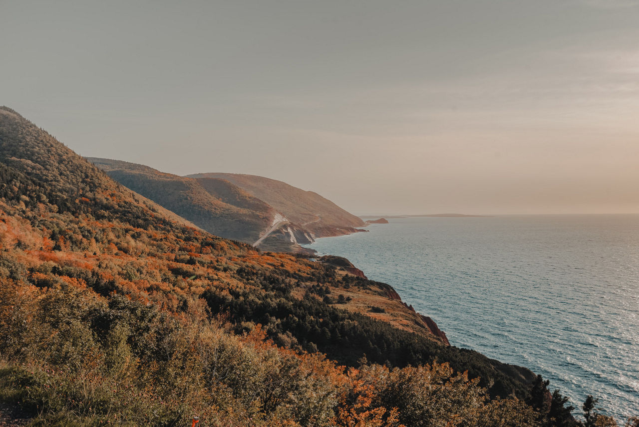 Cesta od tajemných pobřeží k pulzujícím městským panoramatům