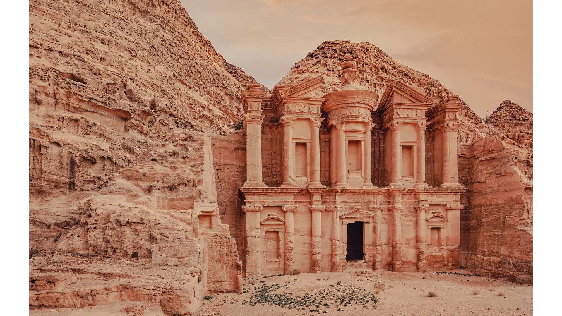 A JOURNEY OF EGYPTIAN WONDERS & CAPTIVATING ARCHAEOLOGICAL ICONS